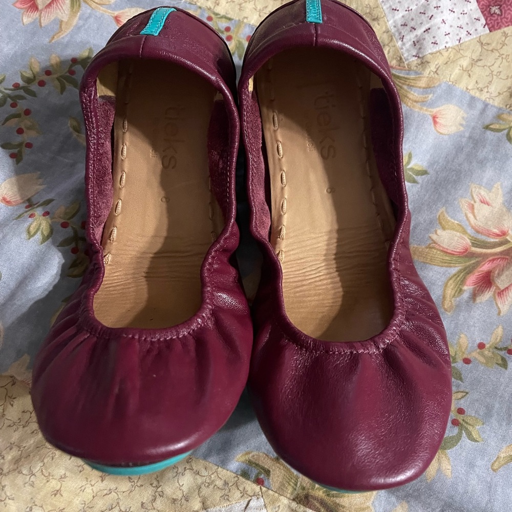 Like new Teiks size 8 maroon color